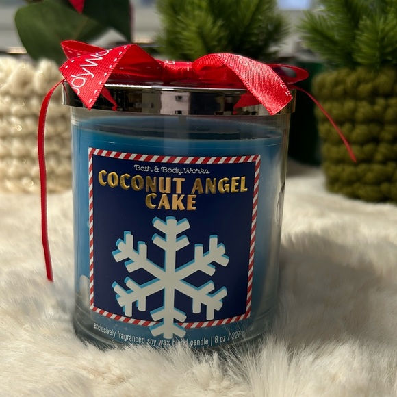 COCONUT ANGEL CAKE CANDLE  NWT❄
2/$20 Pair with another candle - Picture 2 of 6